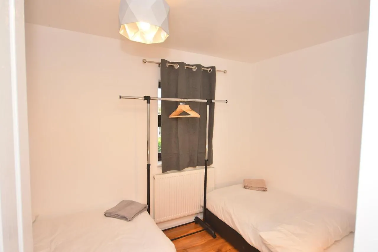 Newly Refurbished 3 Bedroom House London