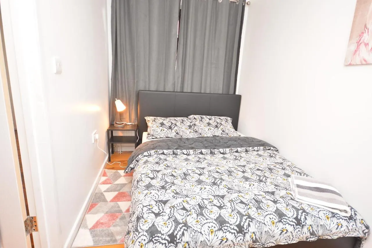 Newly Refurbished 3 Bedroom House London United Kingdom