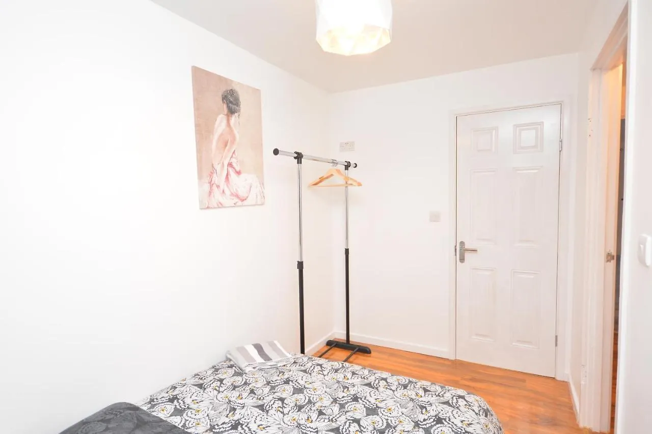Newly Refurbished 3 Bedroom House London United Kingdom