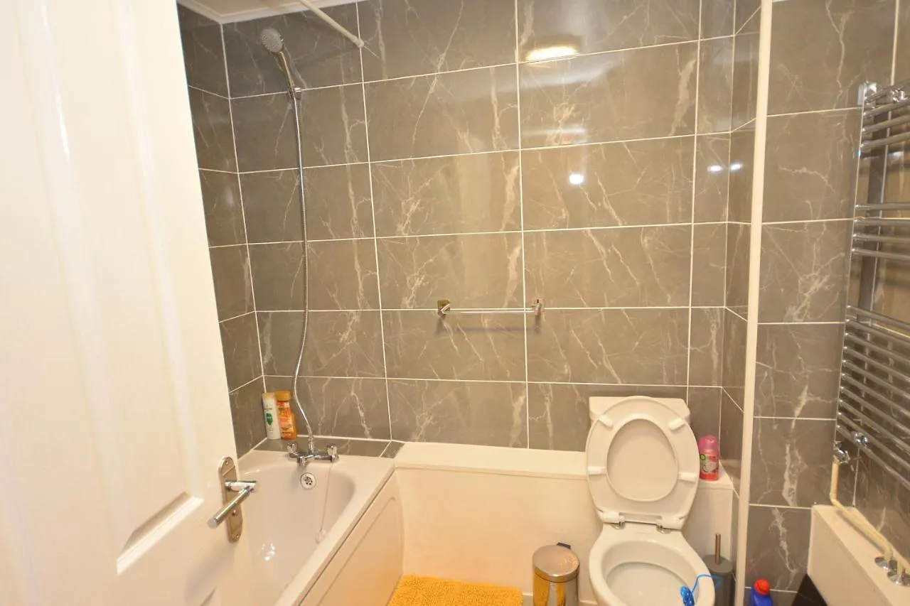 Apartment Newly Refurbished 3 Bedroom House London