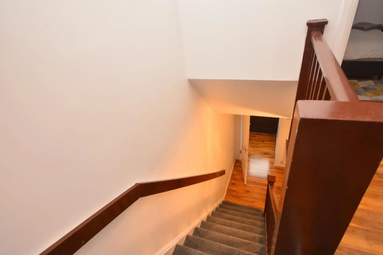 Newly Refurbished 3 Bedroom House London