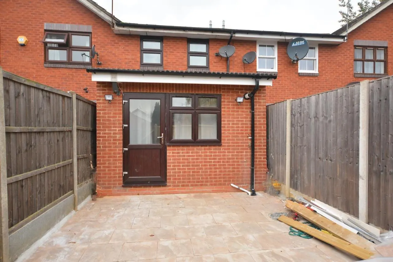 Newly Refurbished 3 Bedroom House London Apartment