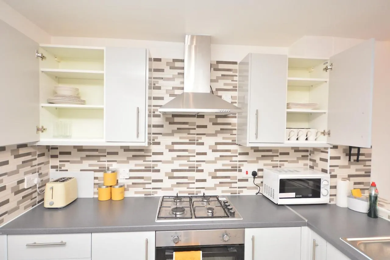 Apartment Newly Refurbished 3 Bedroom House London