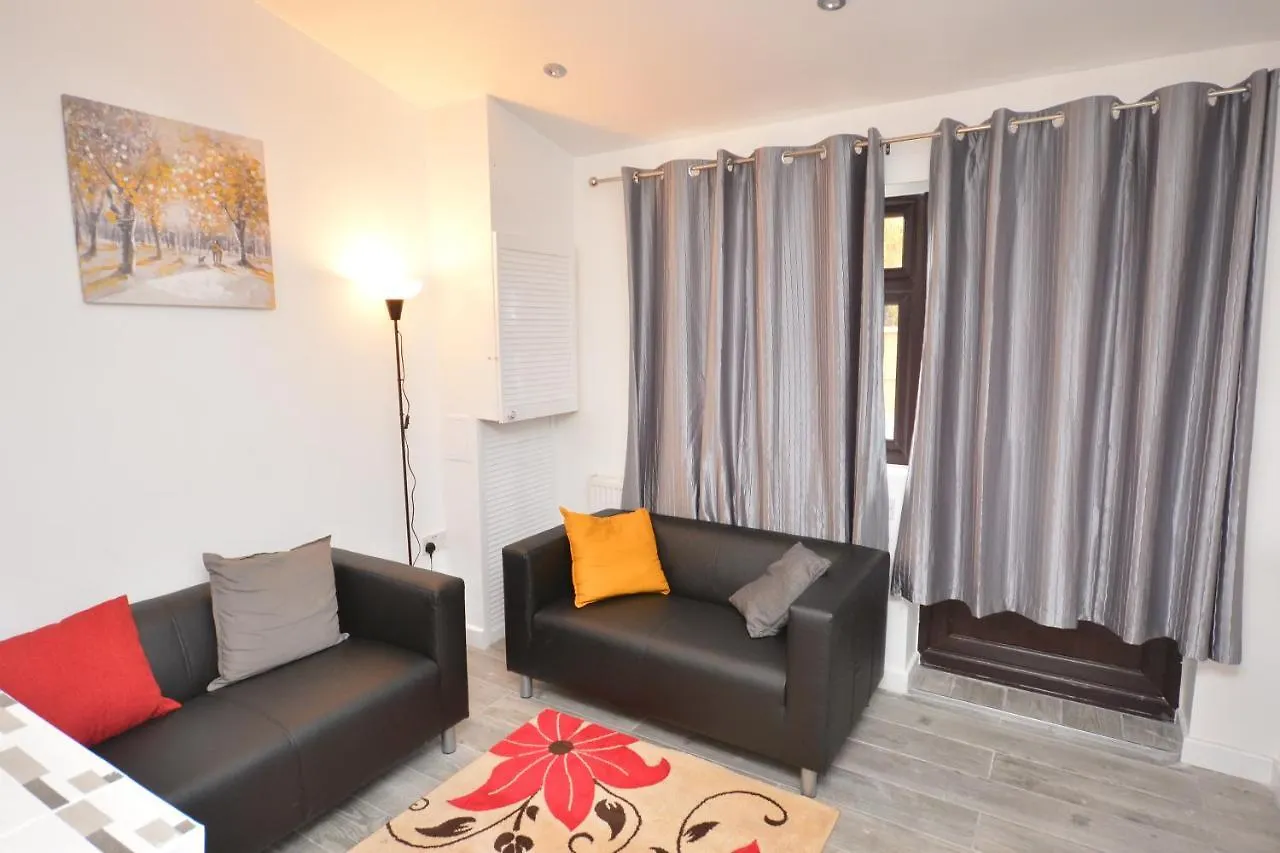 Newly Refurbished 3 Bedroom House London United Kingdom