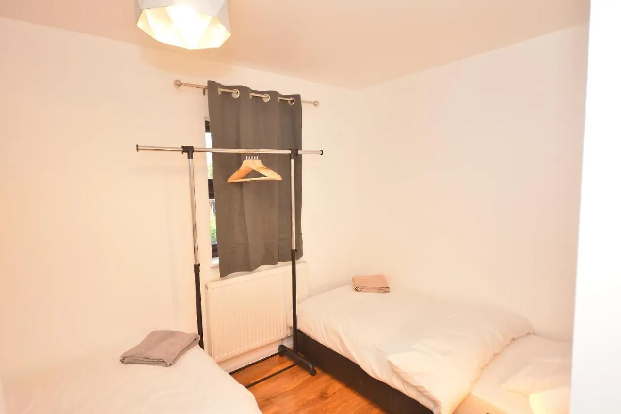 Newly Refurbished 3 Bedroom House London Apartment