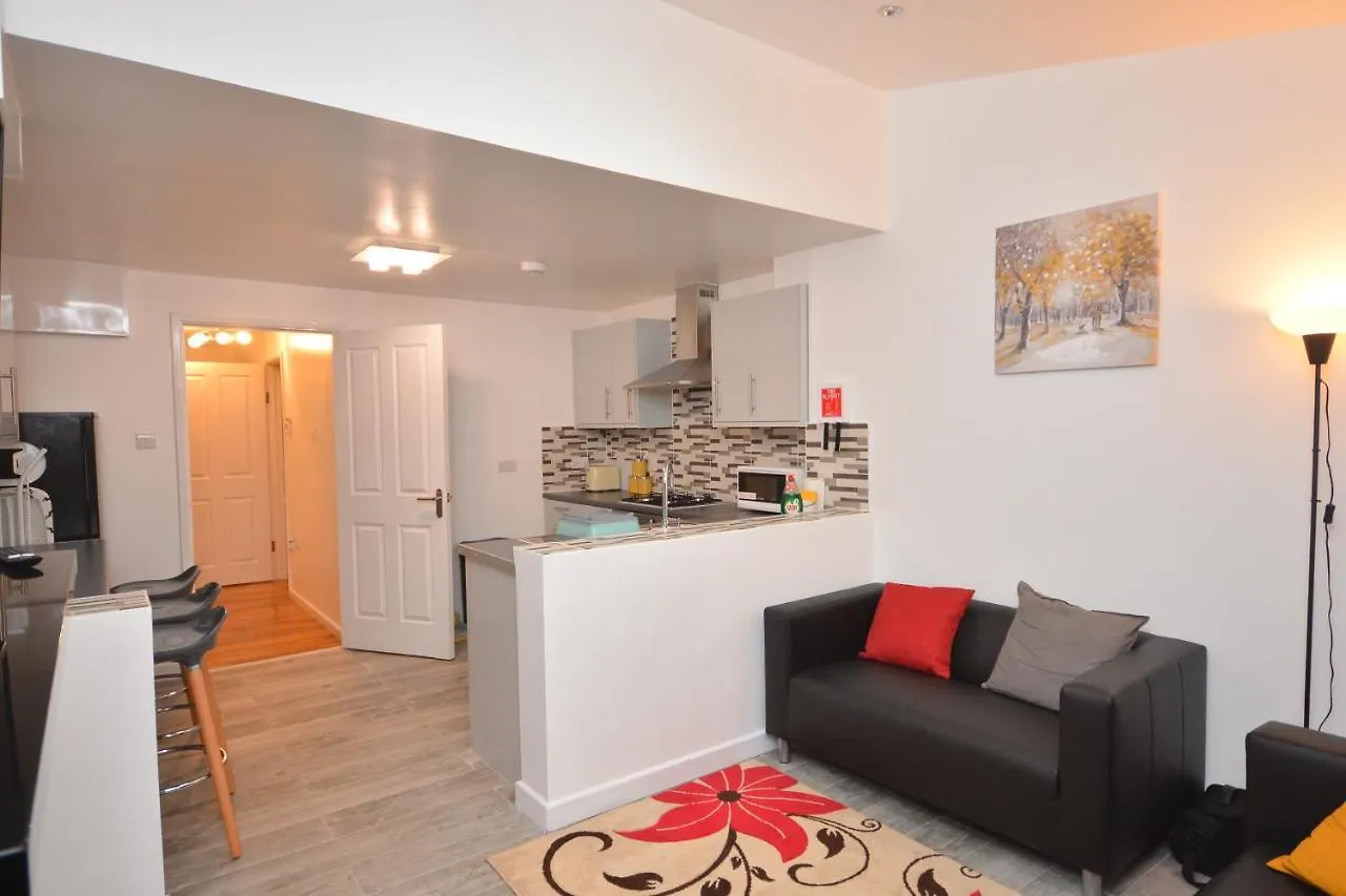 Newly Refurbished 3 Bedroom House London