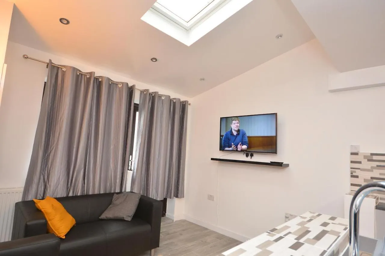 Newly Refurbished 3 Bedroom House London United Kingdom